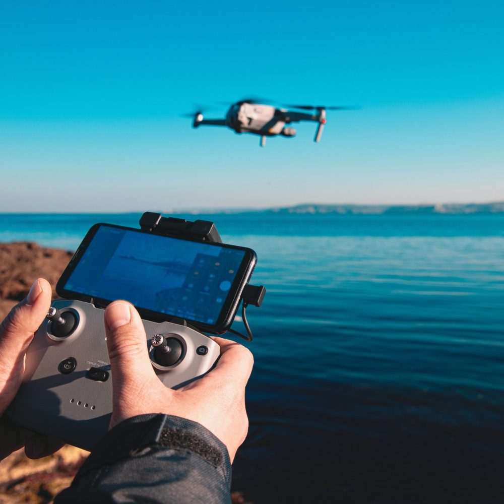 LYkihHYRQ66whjpvNzbO_Flying_drone_14